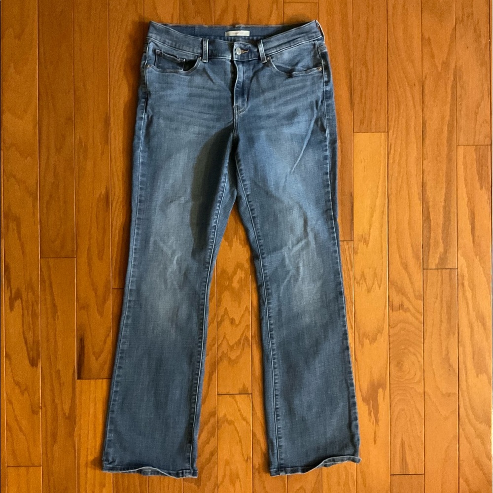 Levi’s’ Classic Boot Cut Zipper🪰Jeans! - Picture 11 of 13